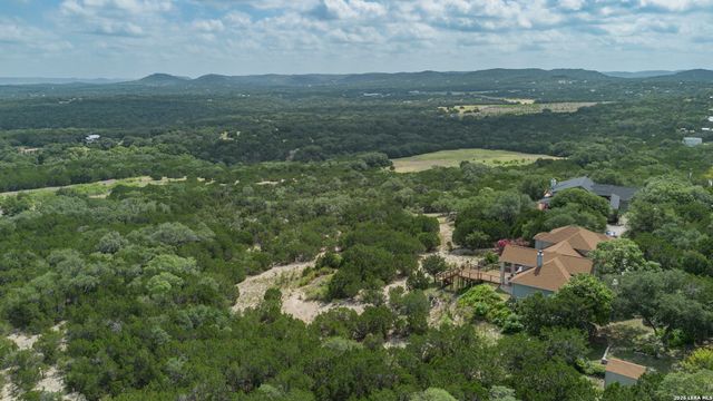 1114 Lakepark Dr, Lakehills, TX 78063