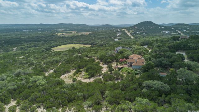 1114 Lakepark Dr, Lakehills, TX 78063