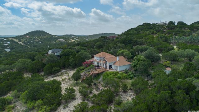 1114 Lakepark Dr, Lakehills, TX 78063