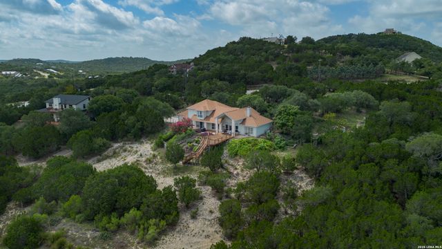 1114 Lakepark Dr, Lakehills, TX 78063