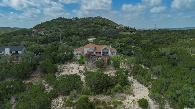 1114 Lakepark Dr, Lakehills, TX 78063