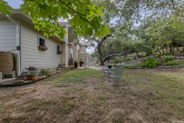 1114 Lakepark Dr, Lakehills, TX 78063