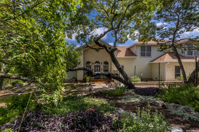 1114 Lakepark Dr, Lakehills, TX 78063