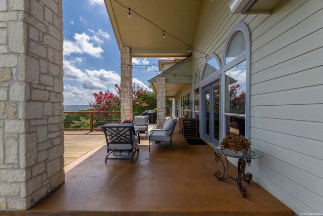 1114 Lakepark Dr, Lakehills, TX 78063