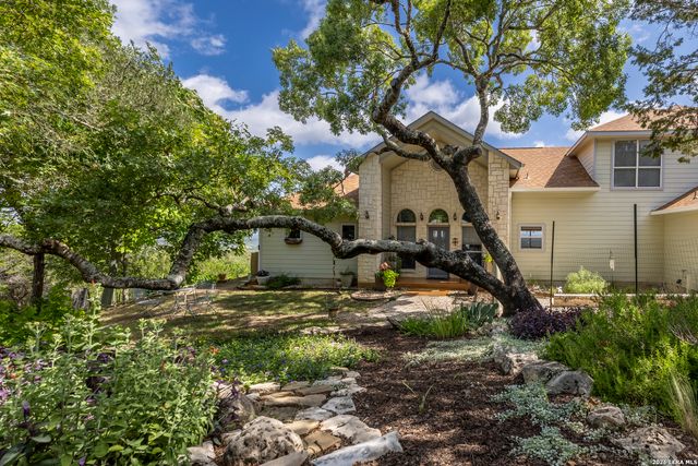 1114 Lakepark Dr, Lakehills, TX 78063