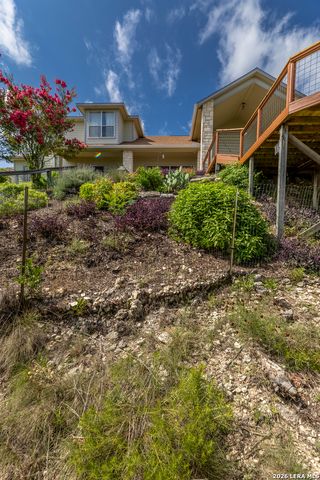 1114 Lakepark Dr, Lakehills, TX 78063