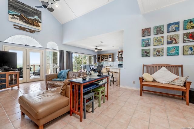 1114 Lakepark Dr, Lakehills, TX 78063