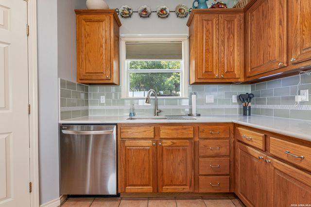 1114 Lakepark Dr, Lakehills, TX 78063