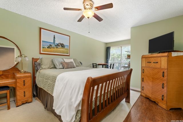 1114 Lakepark Dr, Lakehills, TX 78063