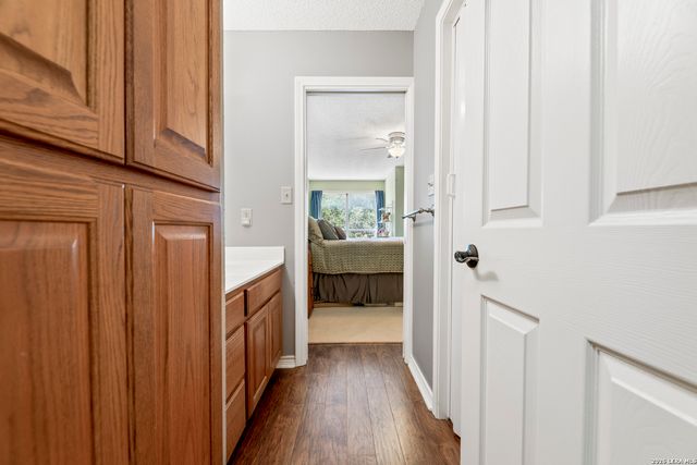 1114 Lakepark Dr, Lakehills, TX 78063