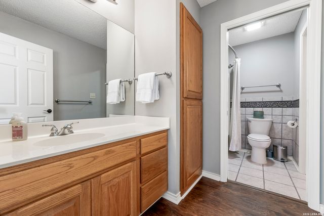 1114 Lakepark Dr, Lakehills, TX 78063
