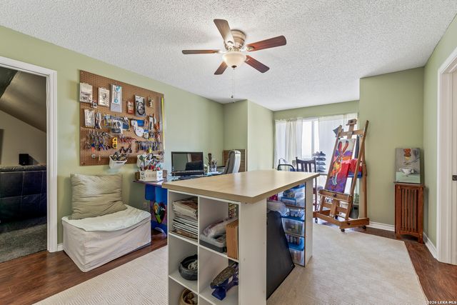 1114 Lakepark Dr, Lakehills, TX 78063