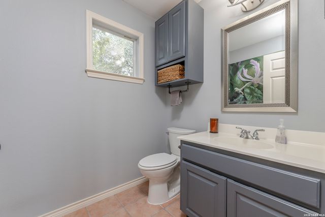 1114 Lakepark Dr, Lakehills, TX 78063