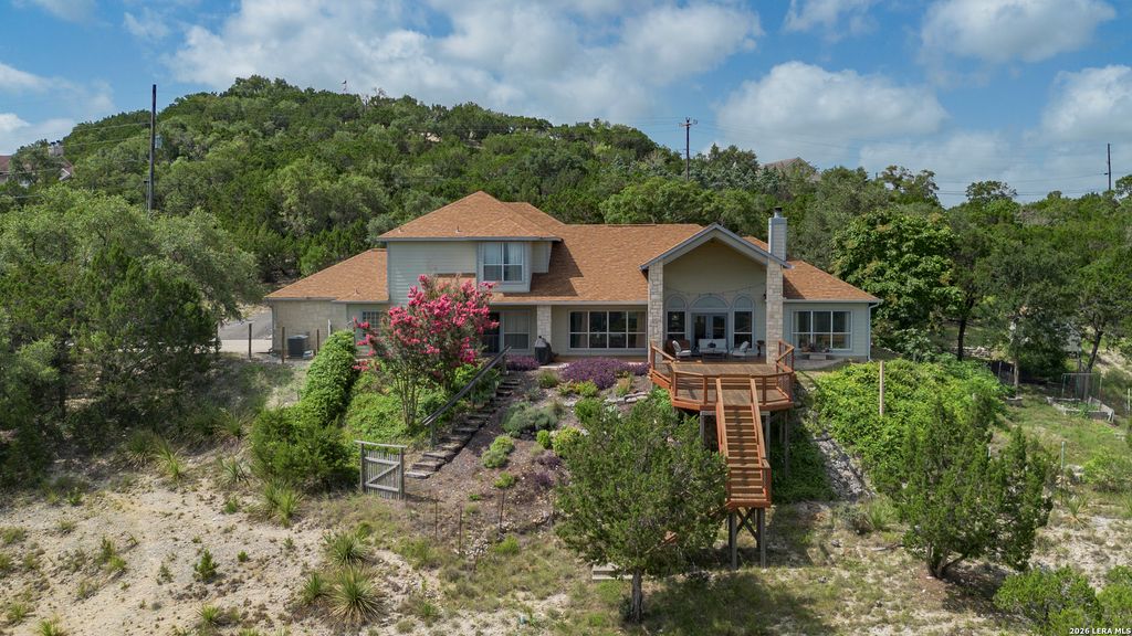 1114 Lakepark Dr, Lakehills, TX 78063