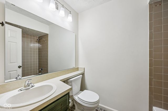 5174 Greensview Way, Avon, IN 46123