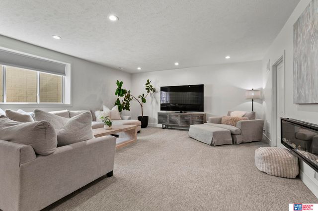 9005 Rock River Road, Lincoln, NE 68520