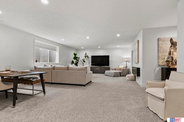 9005 Rock River Road, Lincoln, NE 68520