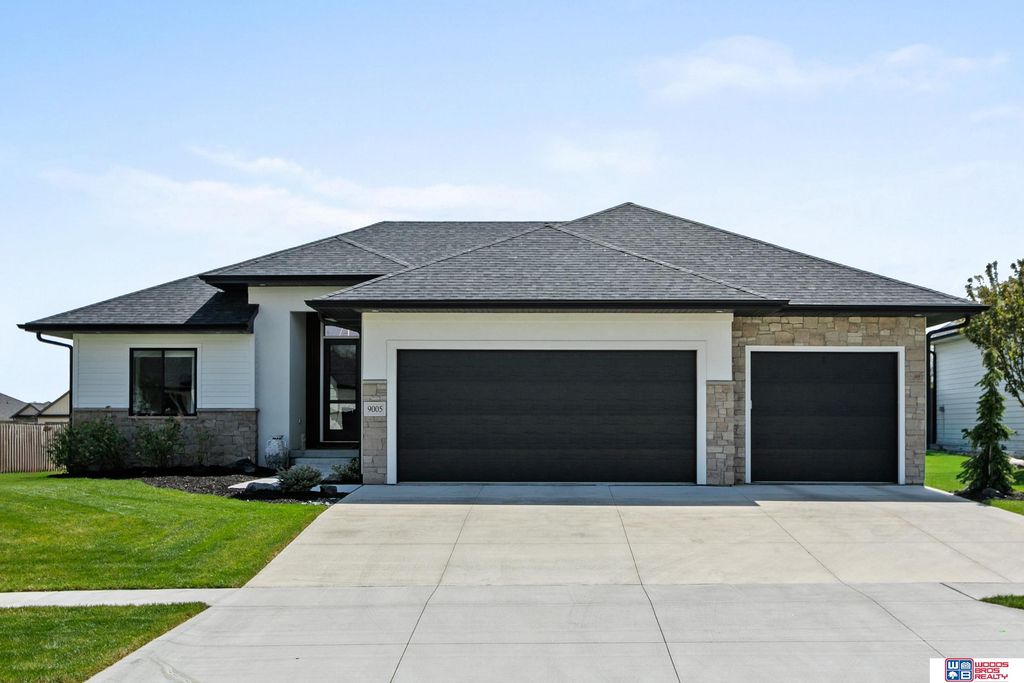 9005 Rock River Road, Lincoln, NE 68520
