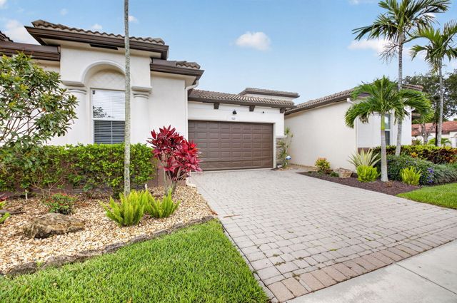 7818 Serra Way, Delray Beach, FL 33446