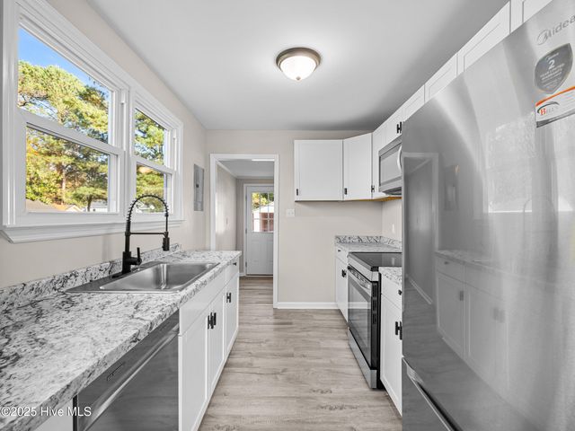 402 New River Drive, Jacksonville, NC 28540