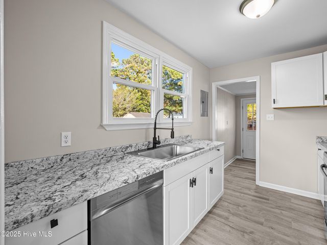 402 New River Drive, Jacksonville, NC 28540