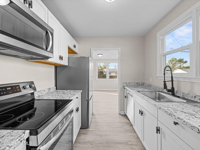 402 New River Drive, Jacksonville, NC 28540