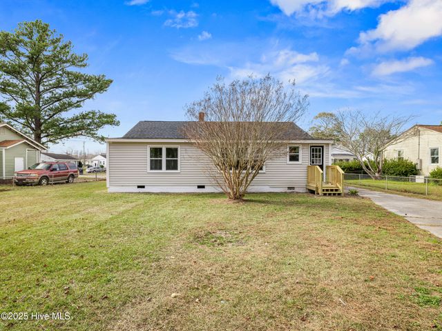 402 New River Drive, Jacksonville, NC 28540