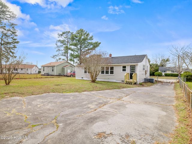 402 New River Drive, Jacksonville, NC 28540