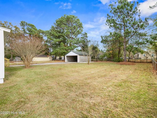 402 New River Drive, Jacksonville, NC 28540