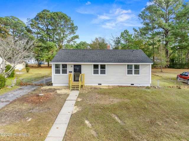 402 New River Drive, Jacksonville, NC 28540