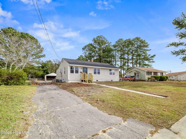 402 New River Drive, Jacksonville, NC 28540