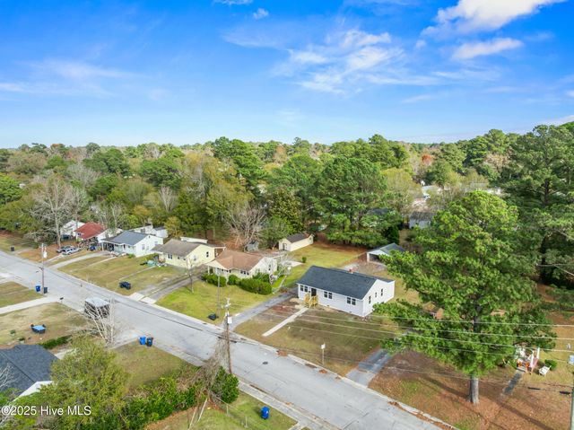 402 New River Drive, Jacksonville, NC 28540