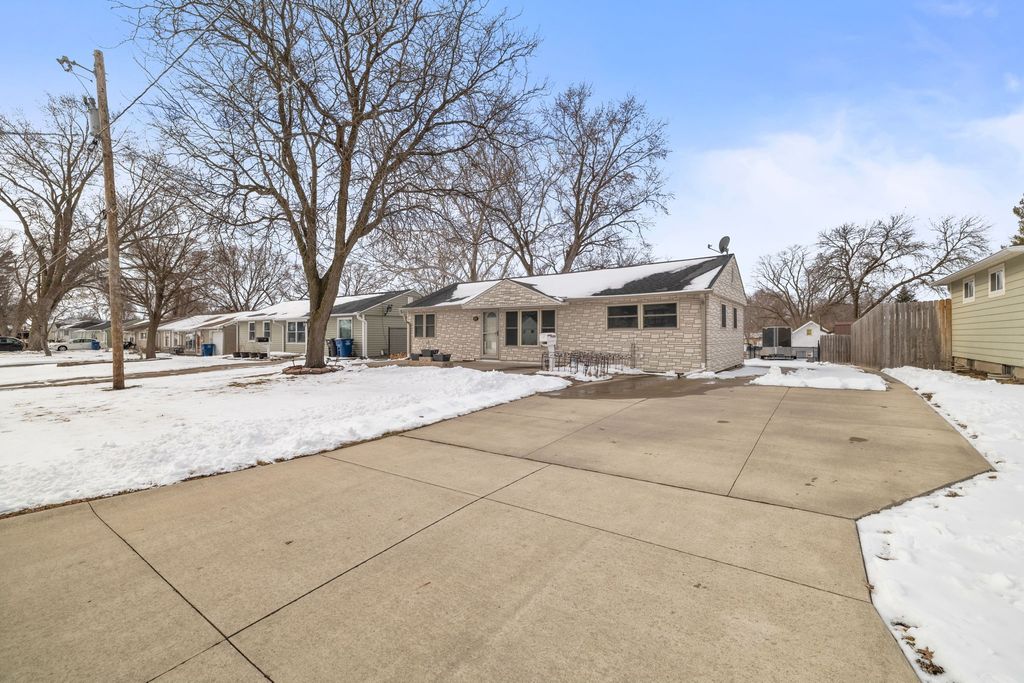 6006 SW 15th Street, Des Moines, IA 50315