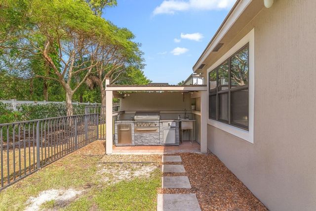 7464 Estero Dr, Lake Worth, FL 33463