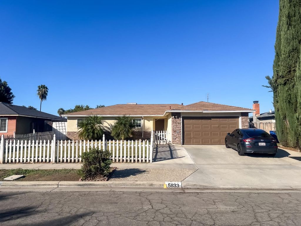 5833 E Pontiac Way, Fresno, CA 93727