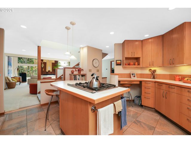 6640 PARKWAY Dr, Gladstone, OR 97027