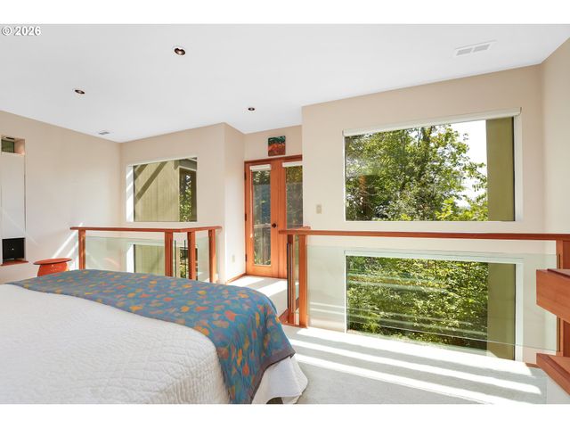 6640 PARKWAY Dr, Gladstone, OR 97027