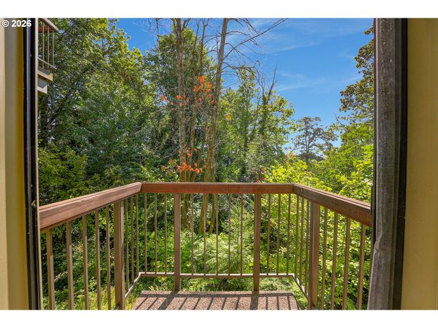6640 PARKWAY Dr, Gladstone, OR 97027