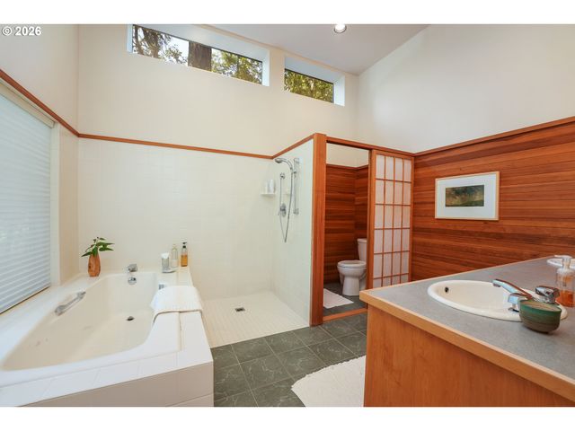 6640 PARKWAY Dr, Gladstone, OR 97027