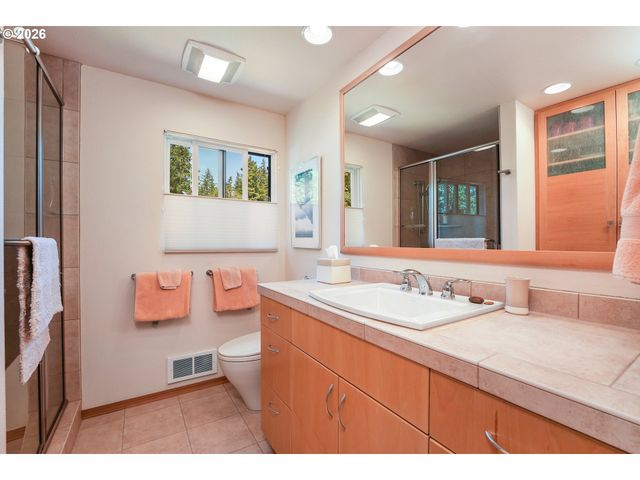6640 PARKWAY Dr, Gladstone, OR 97027