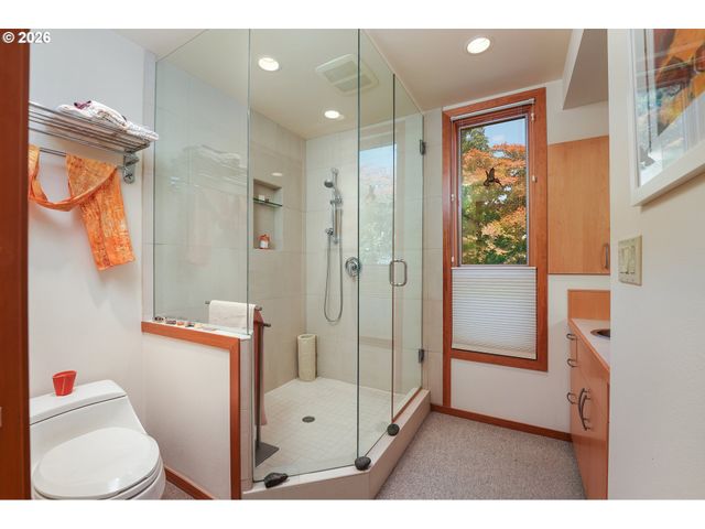 6640 PARKWAY Dr, Gladstone, OR 97027