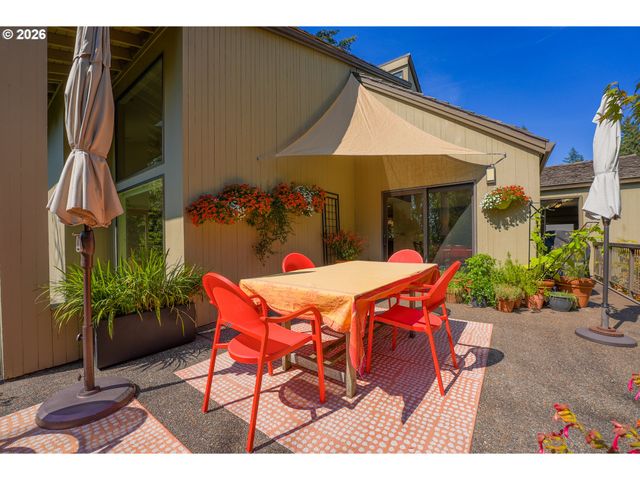 6640 PARKWAY Dr, Gladstone, OR 97027