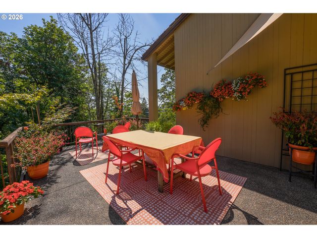 6640 PARKWAY Dr, Gladstone, OR 97027