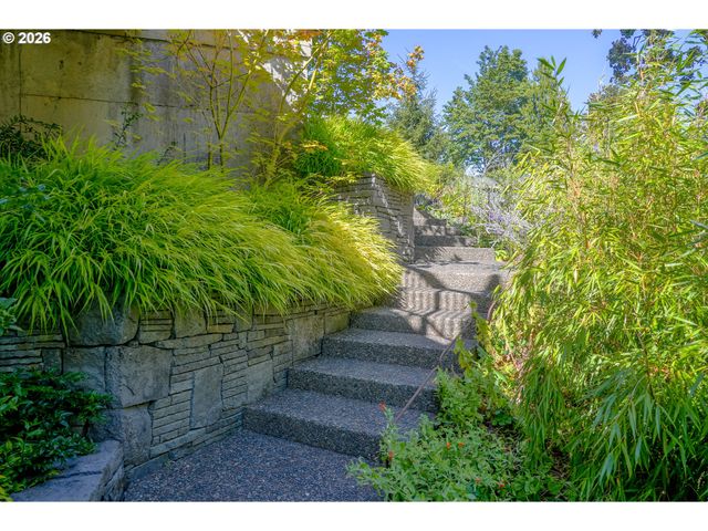 6640 PARKWAY Dr, Gladstone, OR 97027