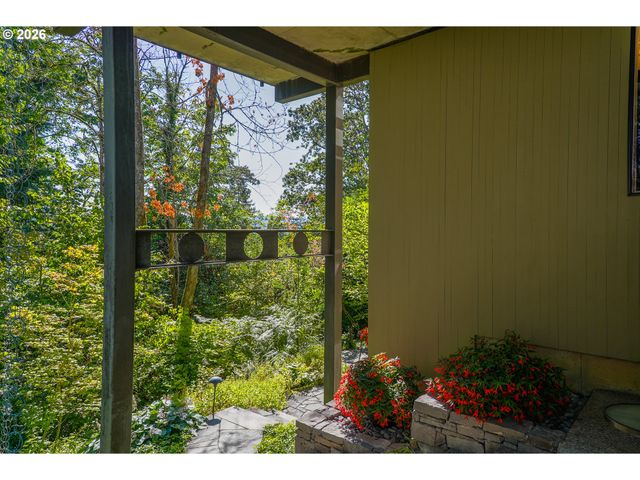 6640 PARKWAY Dr, Gladstone, OR 97027