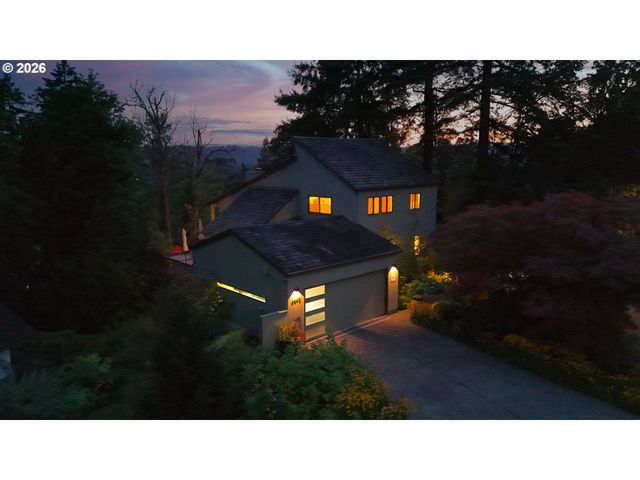 6640 PARKWAY Dr, Gladstone, OR 97027