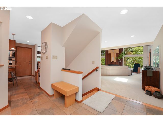 6640 PARKWAY Dr, Gladstone, OR 97027