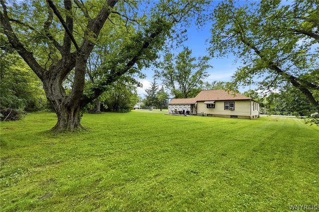 738 Upper Mountain Road, Lewiston, NY 14092