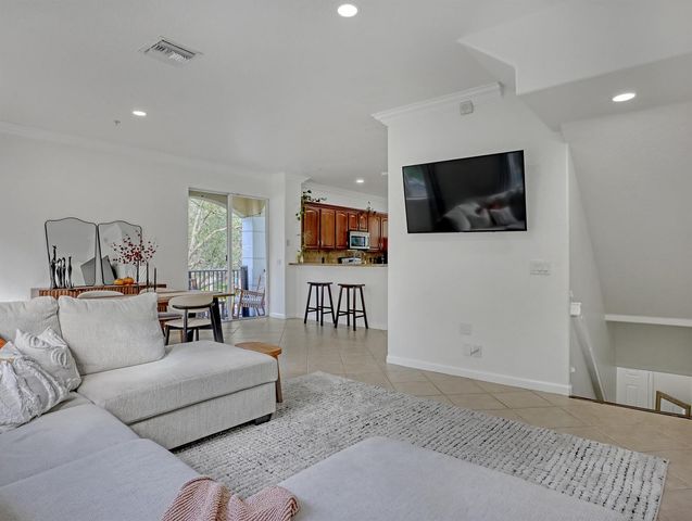 2850 S Oasis Drive, Boynton Beach, FL 33426