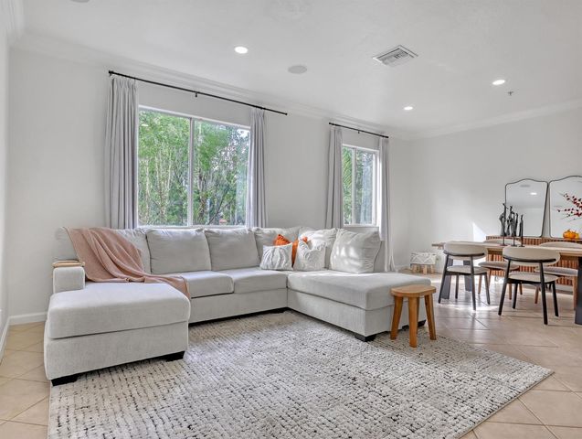 2850 S Oasis Drive, Boynton Beach, FL 33426